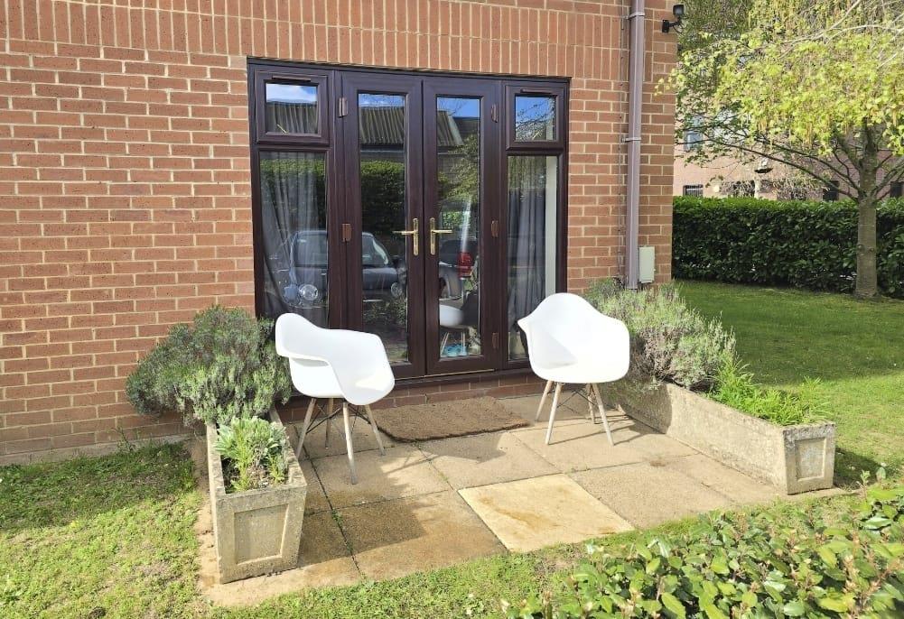 2 bed property in Station Road, Henley-On-Thames